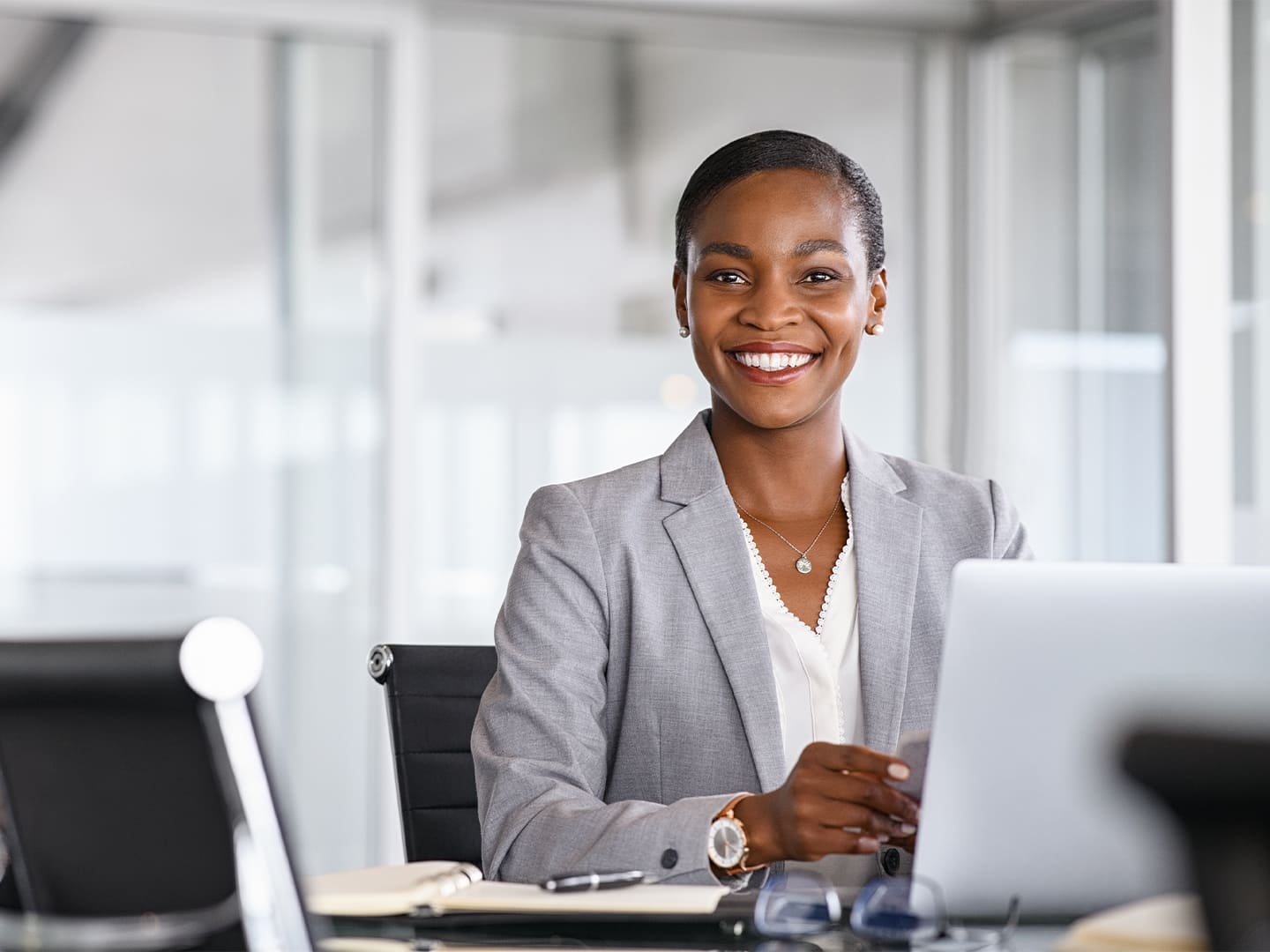 Portrait of a woman in front of a computer